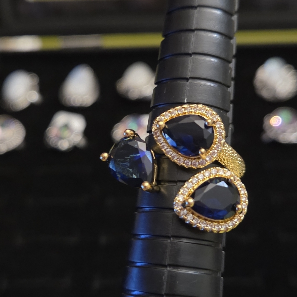 Blue Triple Teardrop Gold Plated Ring With Pear Cut Stones Size 7